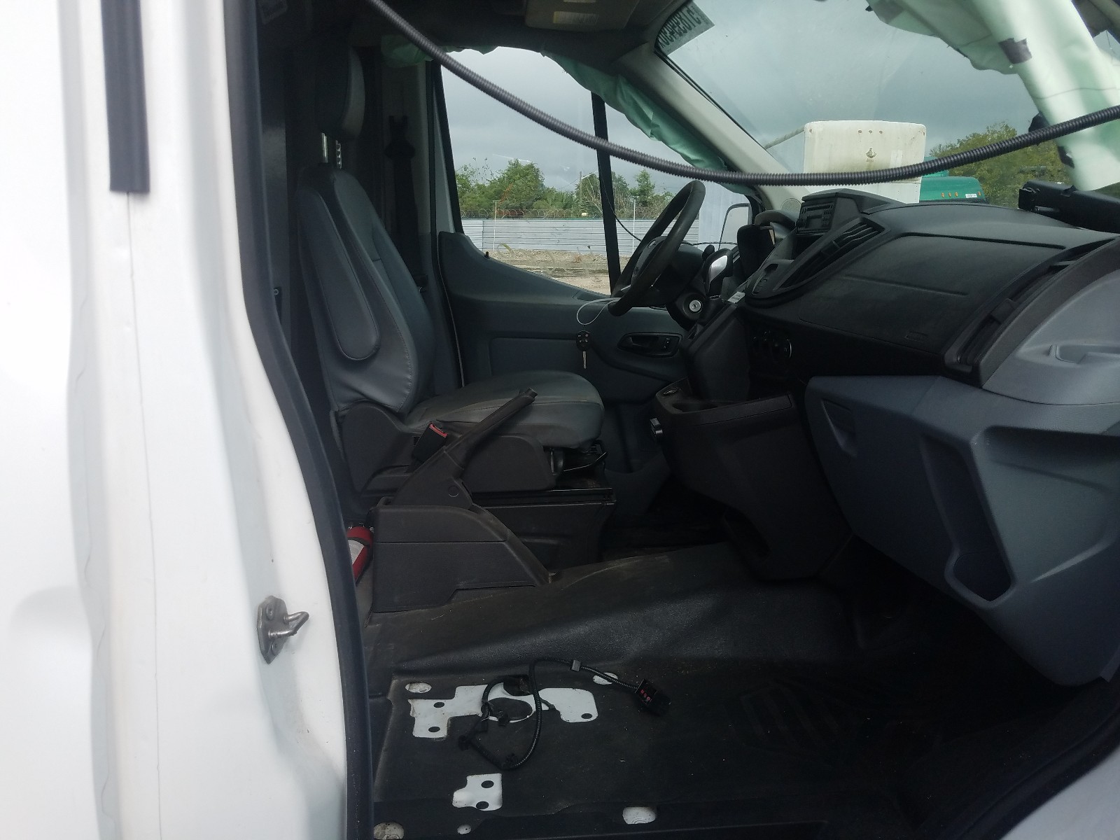 Ford Transit Cutaway 350 HD Image 5