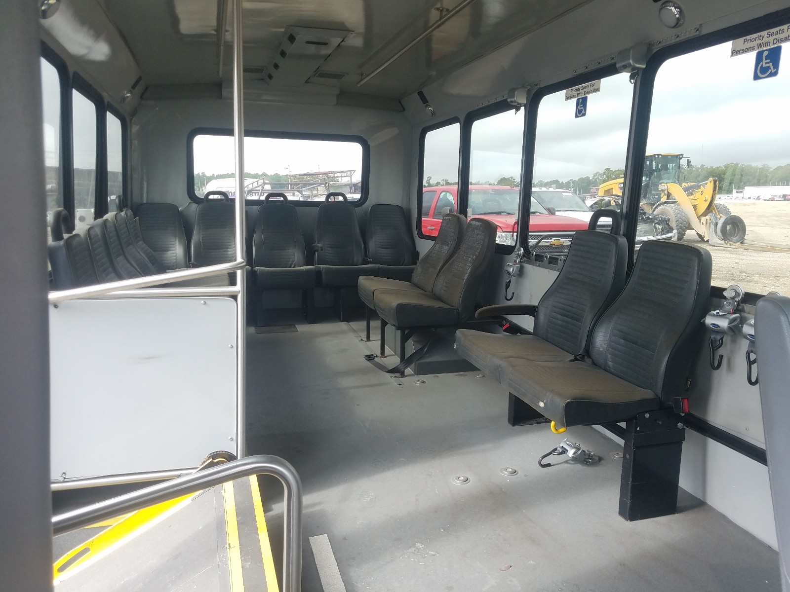 Ford Transit Cutaway 350 HD Image 9